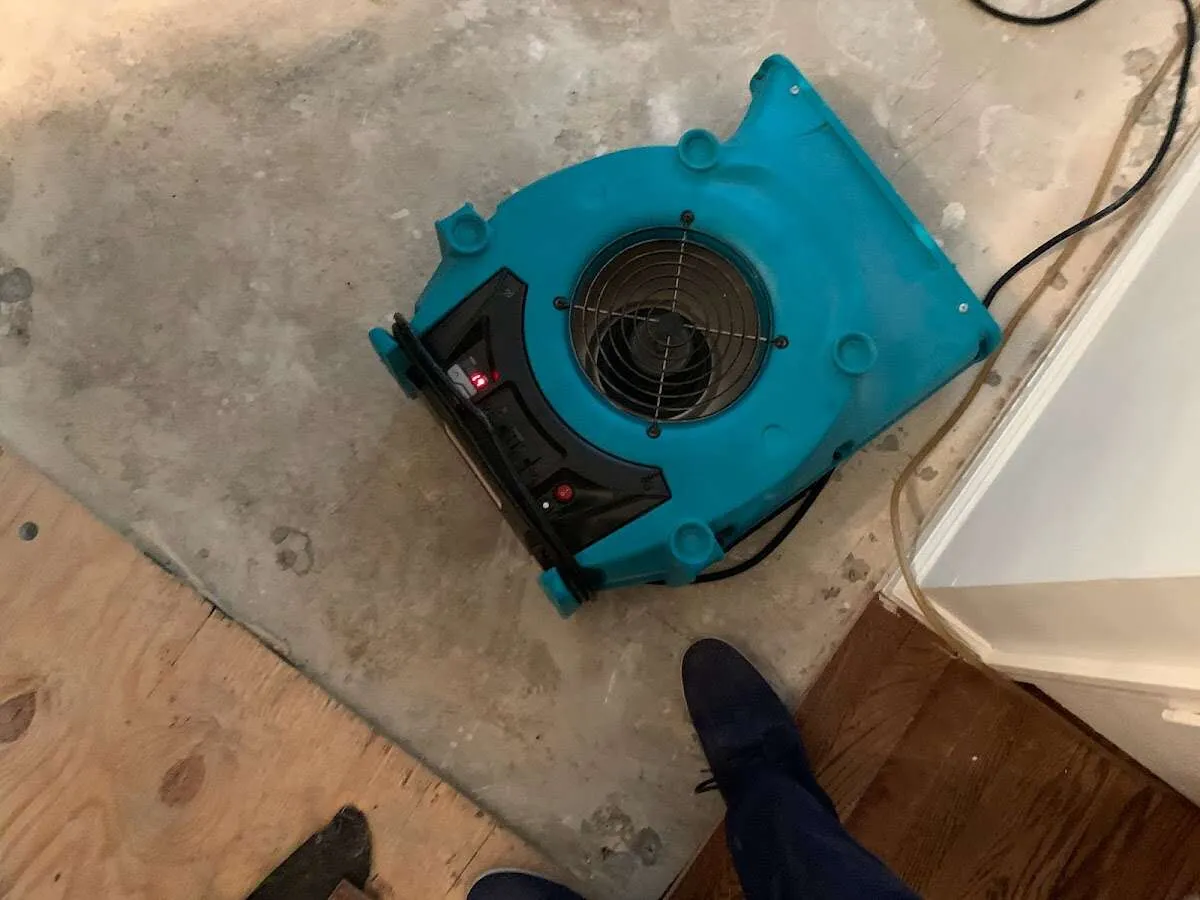 Air mover drying subfloor during Leak Detection & Repair in Glencoe